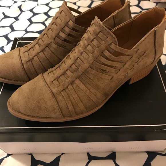 Qupid Shoes - New Qupid brown lattice booties sz 8